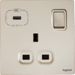 Legrand Galion 逸景 單位13A蘇面 帶開關 連一個C型 USB充電器