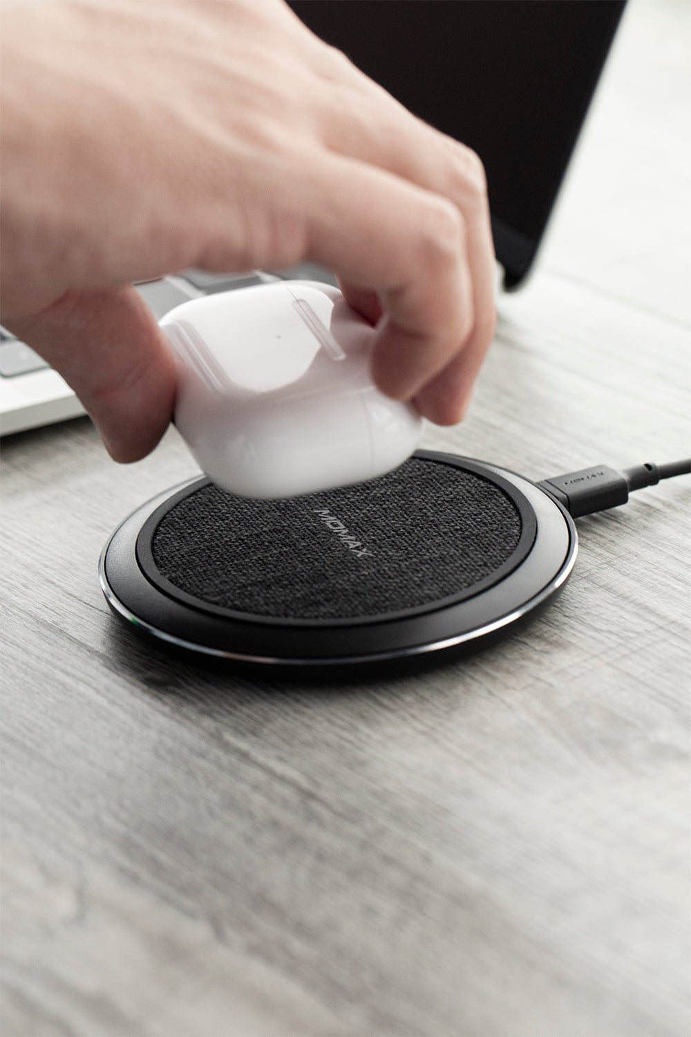 Q.PAD5 15W 快速無線充電器 | Airpod、電話一放即充、纖薄、防滑 - LINKO Shop